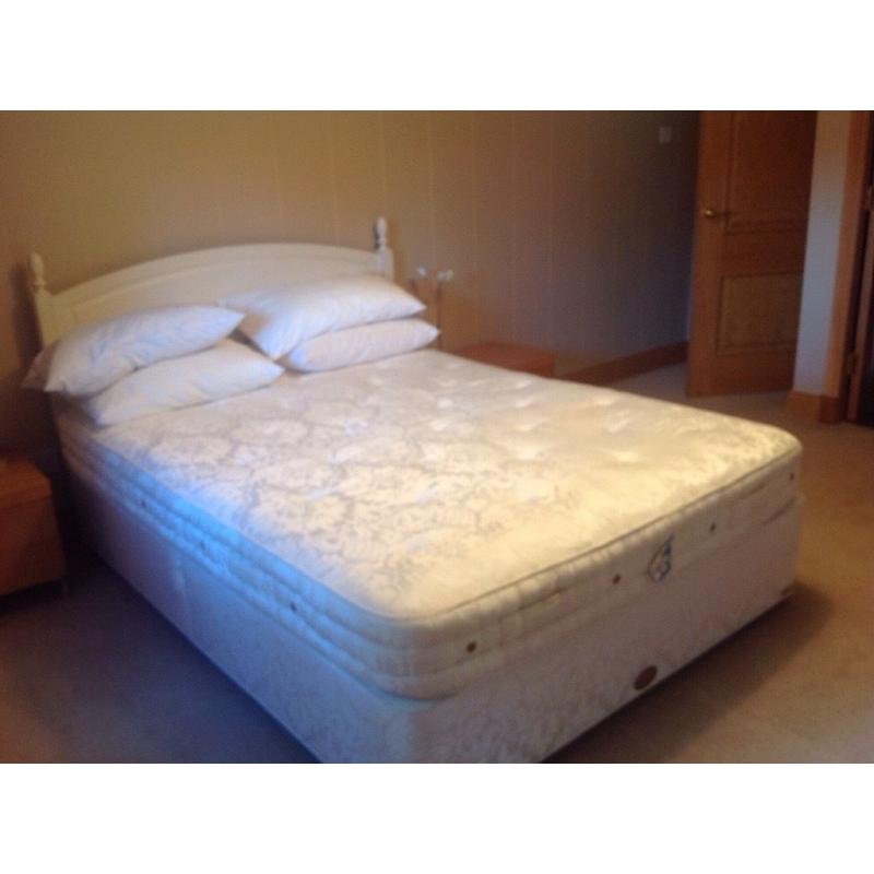 VI SPRUNG BED AND VI SPRUNG HERALD SUPREME MATTRESS 5FT. Including headboard.