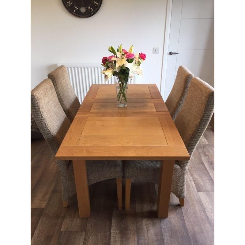 Extending solid oak dining table with 4 chairs