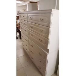 Six White Chest of Drawers and Matching Blanket Box in Excellent Condition