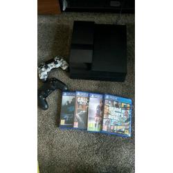Ps4 4 with databank, 2 contollers and 4 games