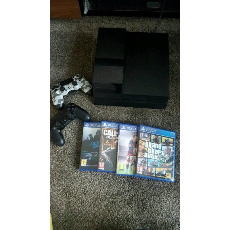 Ps4 4 with databank, 2 contollers and 4 games