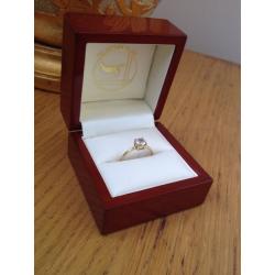 Solid 9ct Gold & Diamond Ring