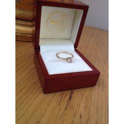 Solid 9ct Gold & Diamond Ring