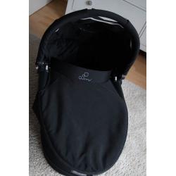 Quinny Buzz carrycot with adapters and footmoof