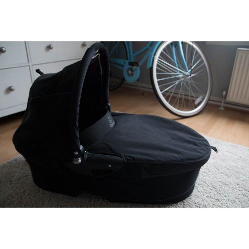 Quinny Buzz carrycot with adapters and footmoof