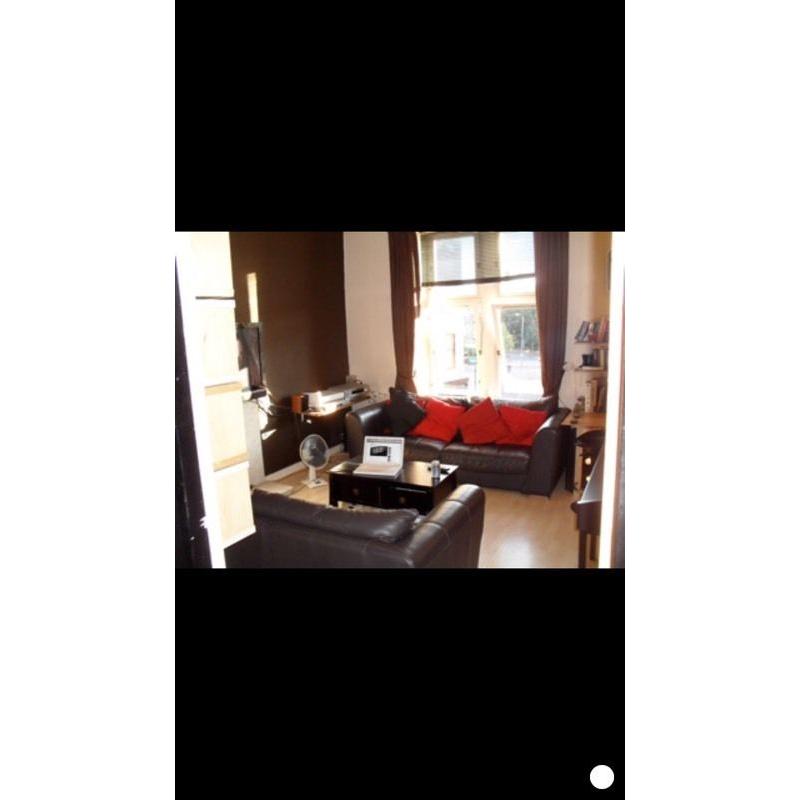 Double room available in St Georges X flat.