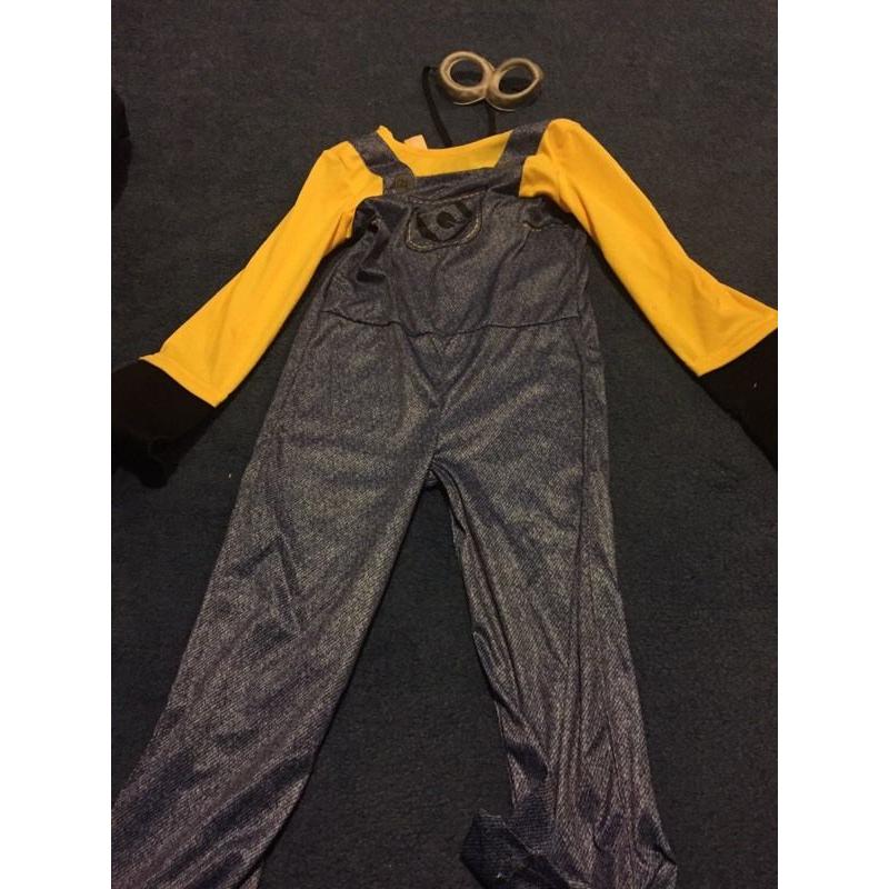 Minion dress up outfit