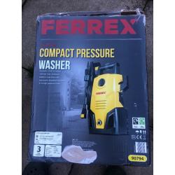 Compact pressure washer