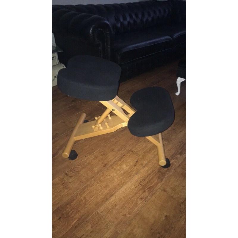Kneeling orthopaedic posture chair stool