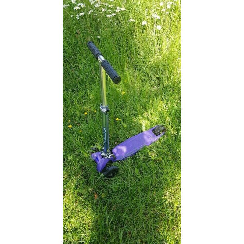 Foldable iScoot Pro scooter (max user weight 50 kg)