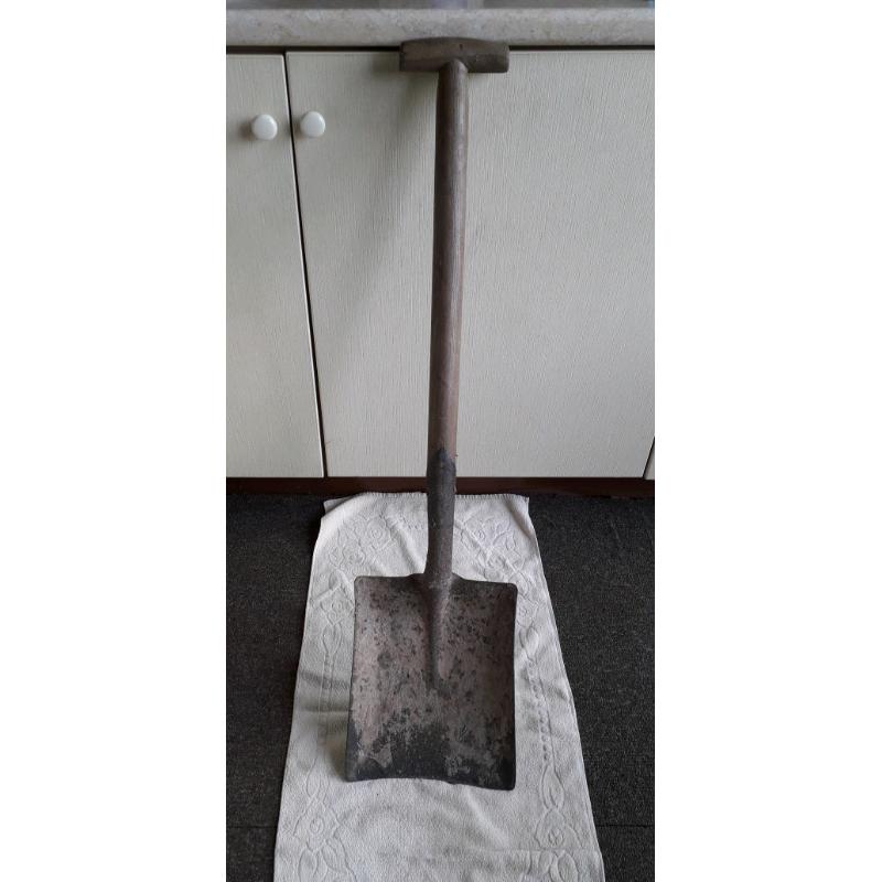 VINTAGE SQUARE SHOVEL