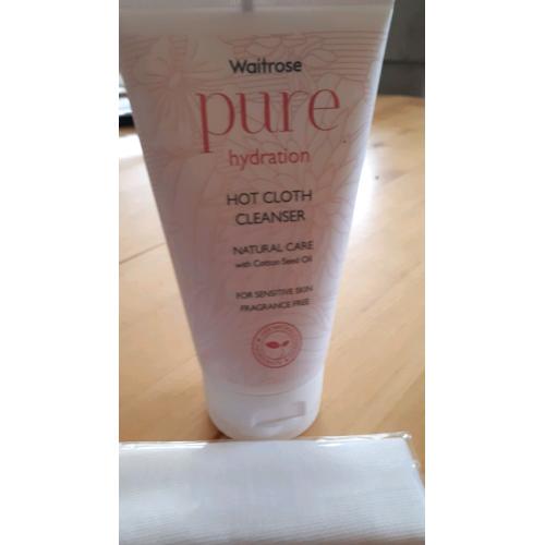 Hot cloth cleanser