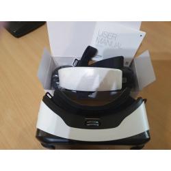 Samsung Gear VR Virtual Headset for Note 5/S6/S6 Edge/S7/S7 Edge - Frost White
