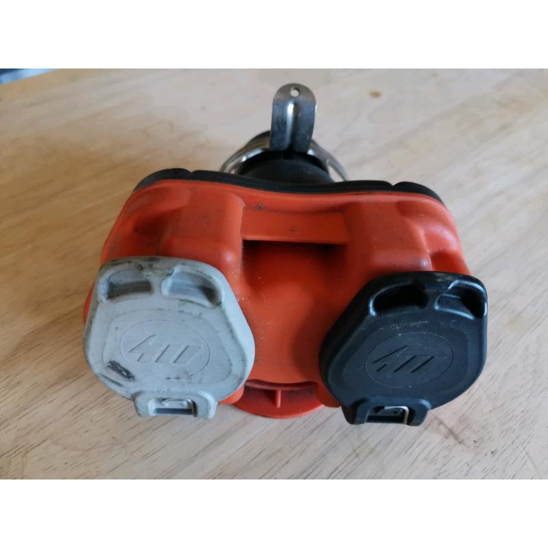 Double hitch adapter