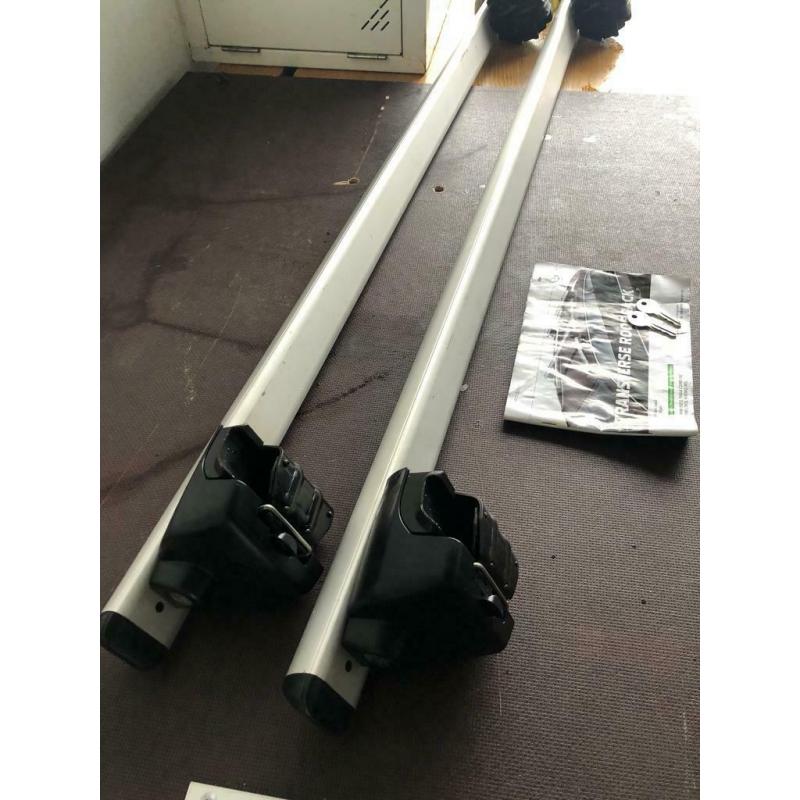 Genuine skoda Kodiaq roof bars bought from main dealer at ?199.00. As new two keys and instructions