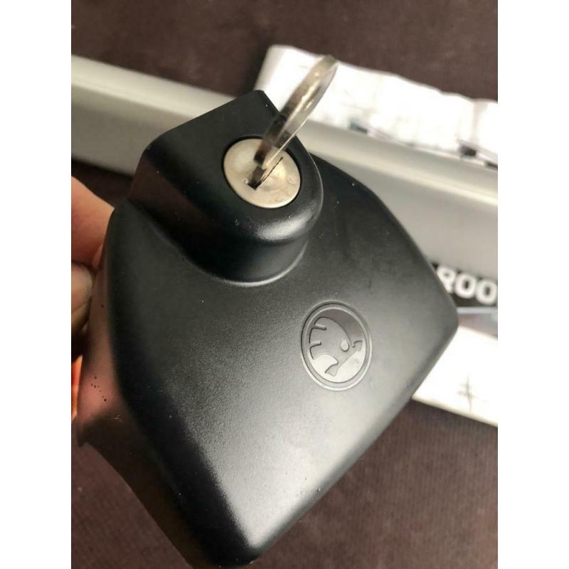 Genuine skoda Kodiaq roof bars bought from main dealer at ?199.00. As new two keys and instructions