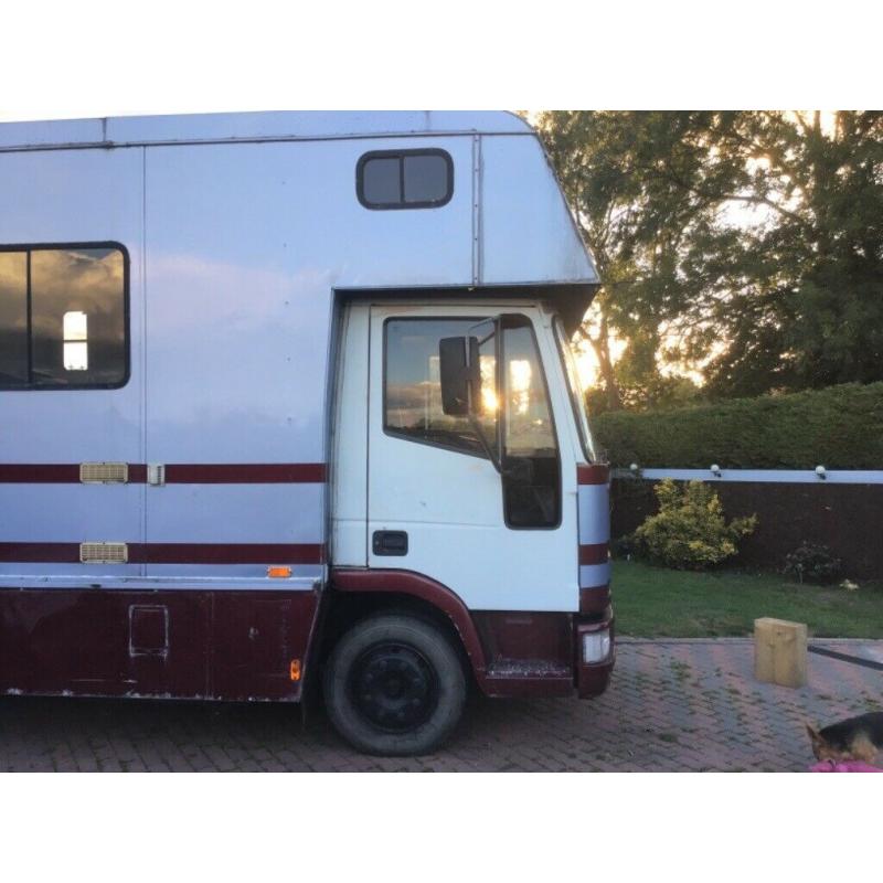 Horse box