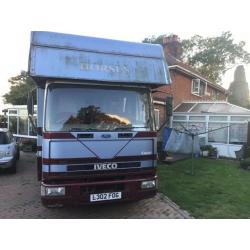 Horse box