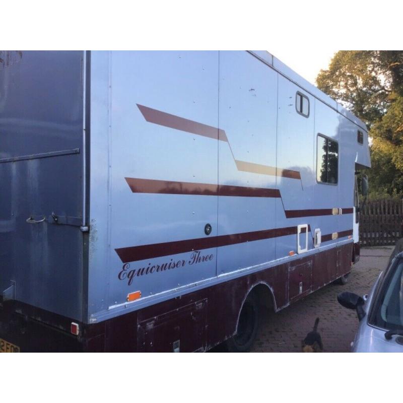 Horse box