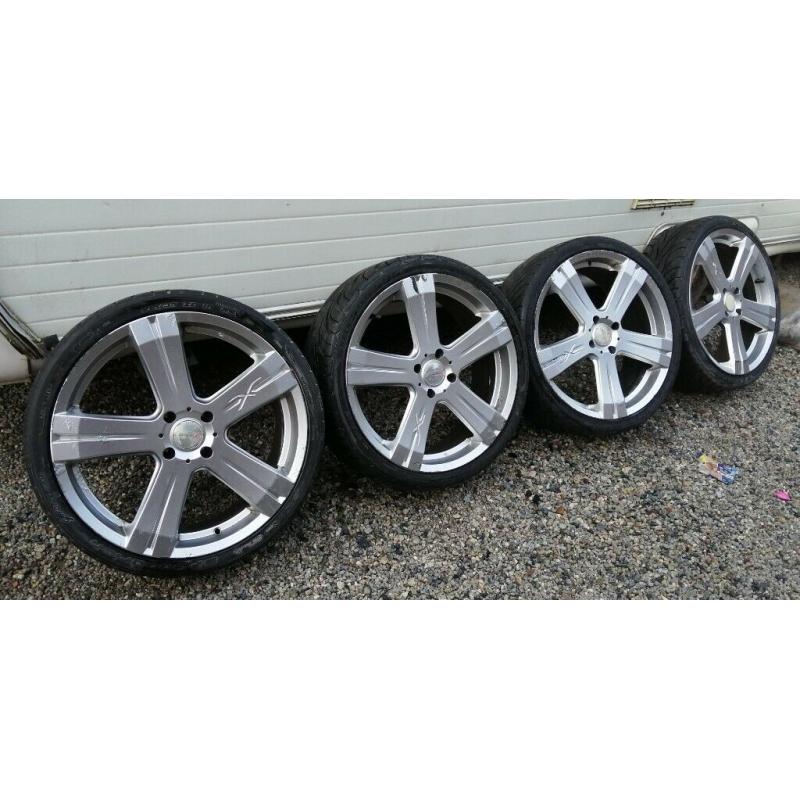 Set of 19" alloy wheels