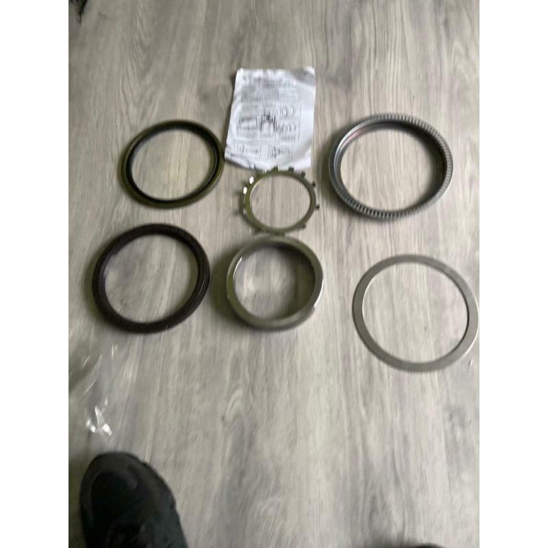 Mercedes Actros truck rear hub oil seals