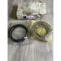 Mercedes Actros truck rear hub oil seals