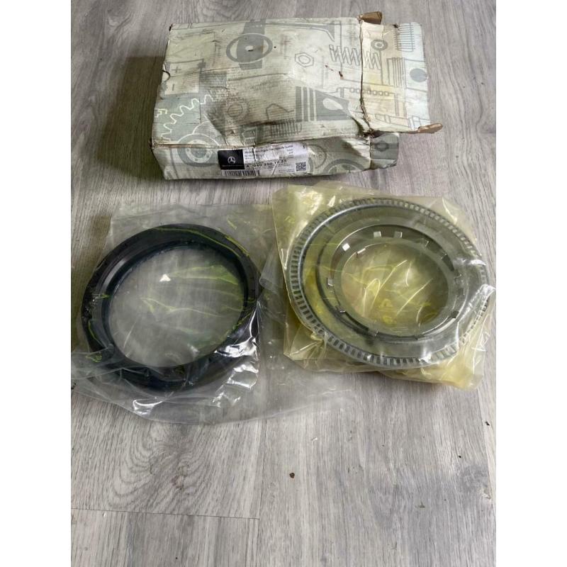 Mercedes Actros truck rear hub oil seals