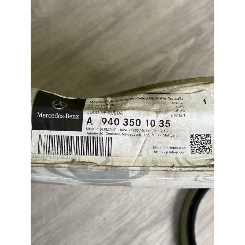 Mercedes Actros truck rear hub oil seals