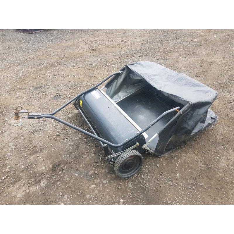 Quad atv ride on lawnmower tractor lawn grass leaf sweeper