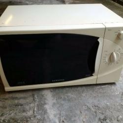 850W Samsung microwave