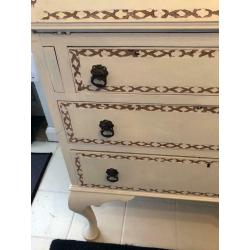 Desk/Bureau