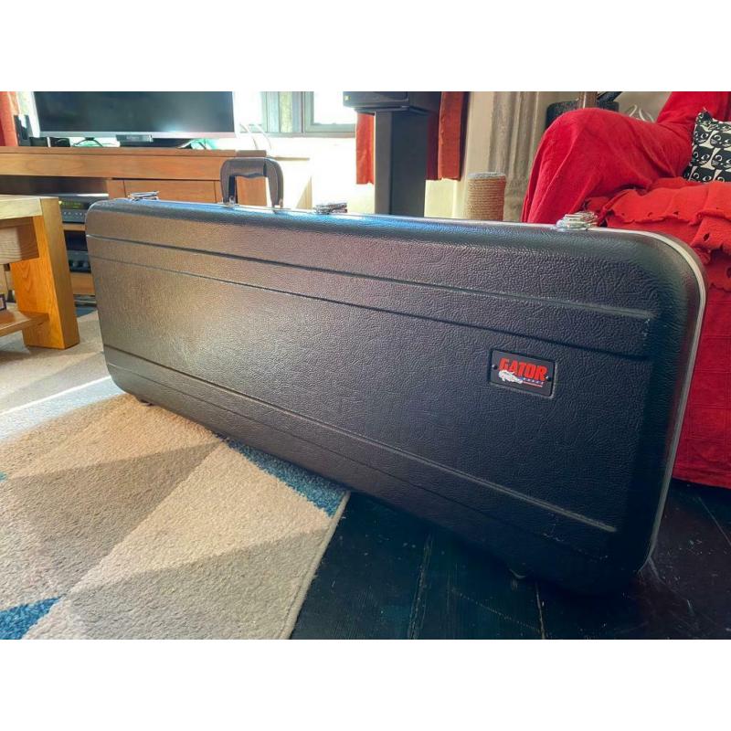 Gator Deluxe ABS Case to fit Strat/Tele shape guitars