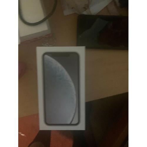 I phone XR 64 gb in white