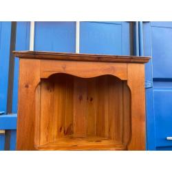 Pine corner unit
