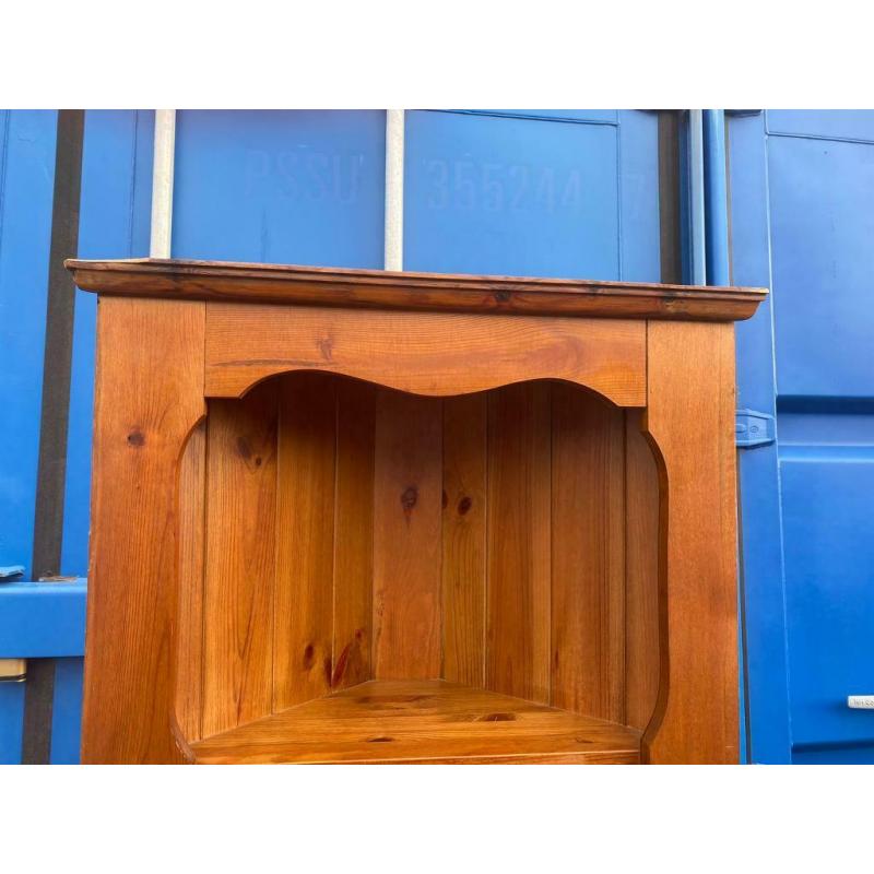 Pine corner unit