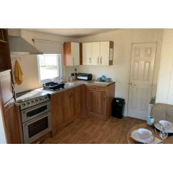 2 BEDROOM CARAVAN WITH CENTRAL HEATING AT HIGHFIELD IN CLACTON