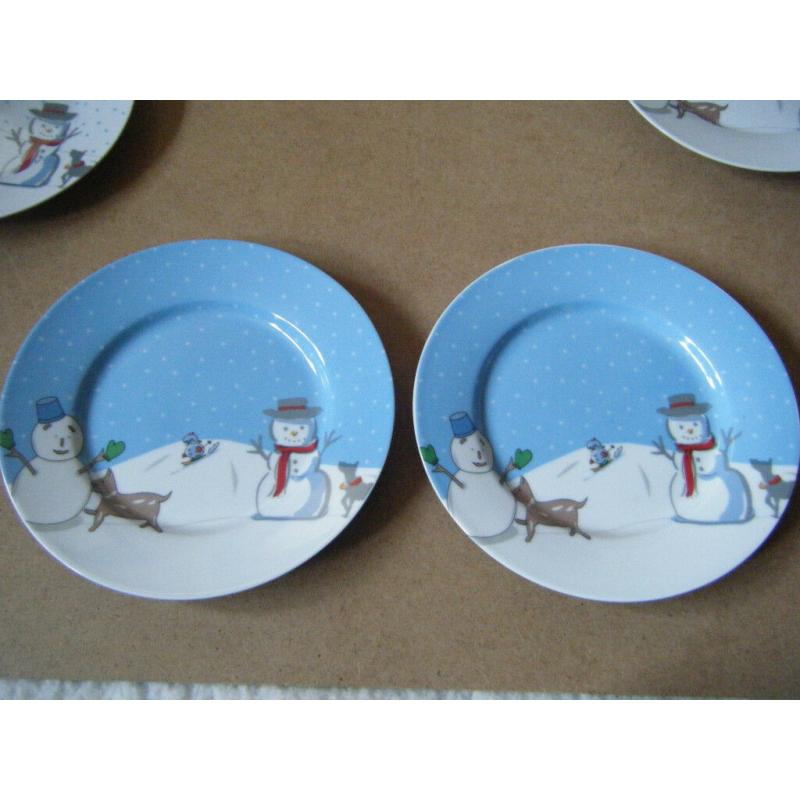 Set of 4 (SNOWMAN SIDE PLATES). Boxed in excellent condition.