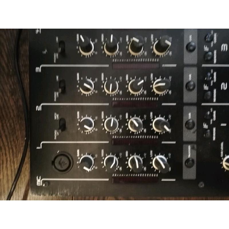 Reloop RMX-40 DSP club mixer