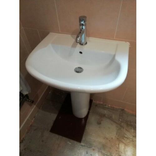 Ceramic Sink & Pillar MixerTap