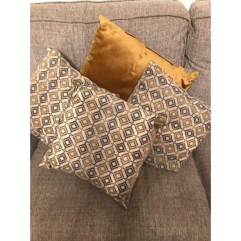 Set of 4 new cushions