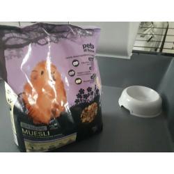 Brand new XL guinea pig cage plus accessories