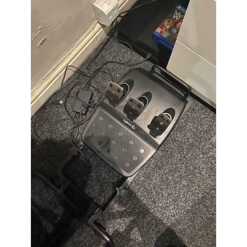 G29 logitech wheel and pedals with gear shifter and racing seat