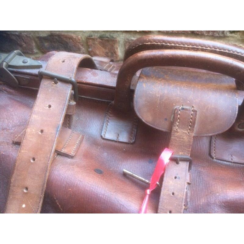 Stunning Vintage French Gladstone Weekend Leather Bag Case