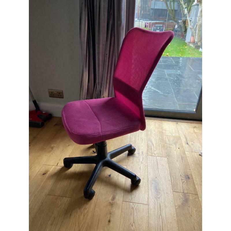 Pink office mesh chair
