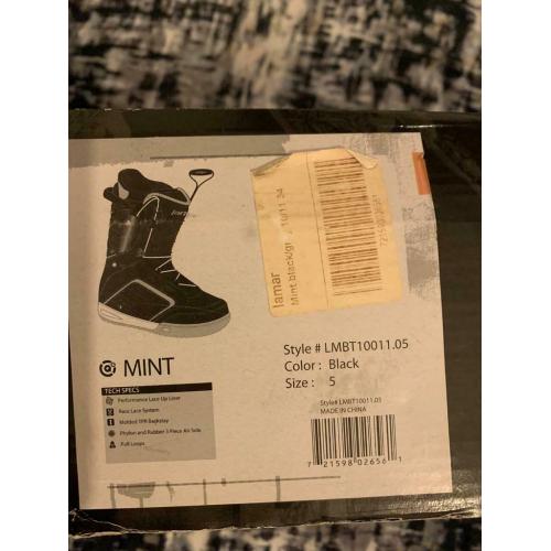 Lemar snowboarding boots size 5 (Never worn)