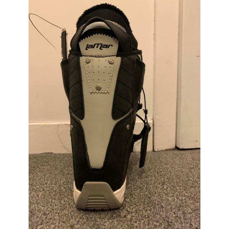 Lemar snowboarding boots size 5 (Never worn)