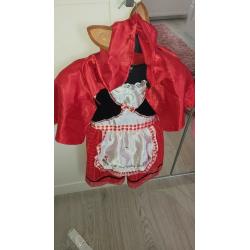 Girls dressing up clothes