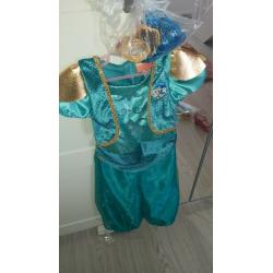 Girls dressing up clothes