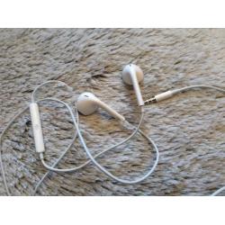 Apple Earbuds