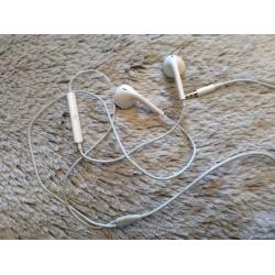 Apple Earbuds